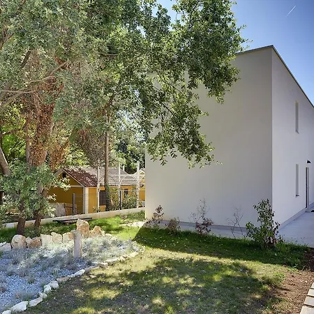 Chiara Vikendica Premantura